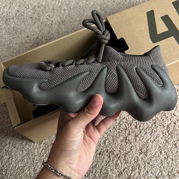 450 Yezzy - Picture 3 of 6